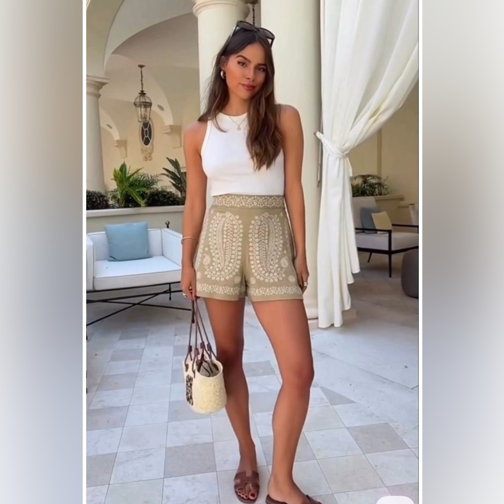 Zara • High waist Taupe Embroidered Short • Sz XS - Picture 2 of 5